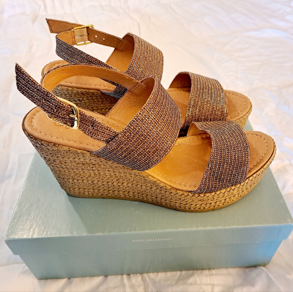 Seychelles Downtime Bronze Metallic Wedges - Picture 5 of 9